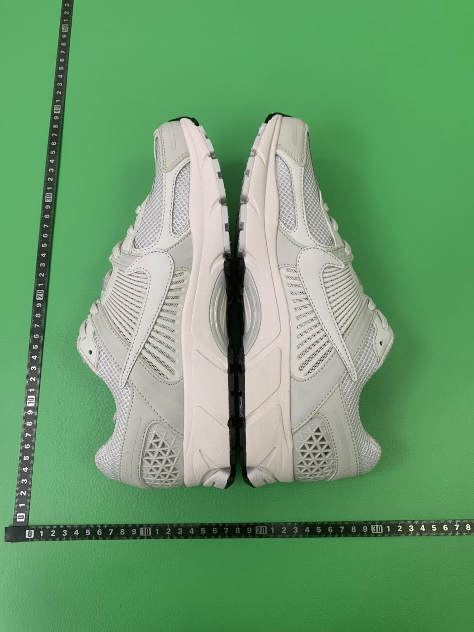 NIKE AIR ZOOM VOMERO 5 - 3