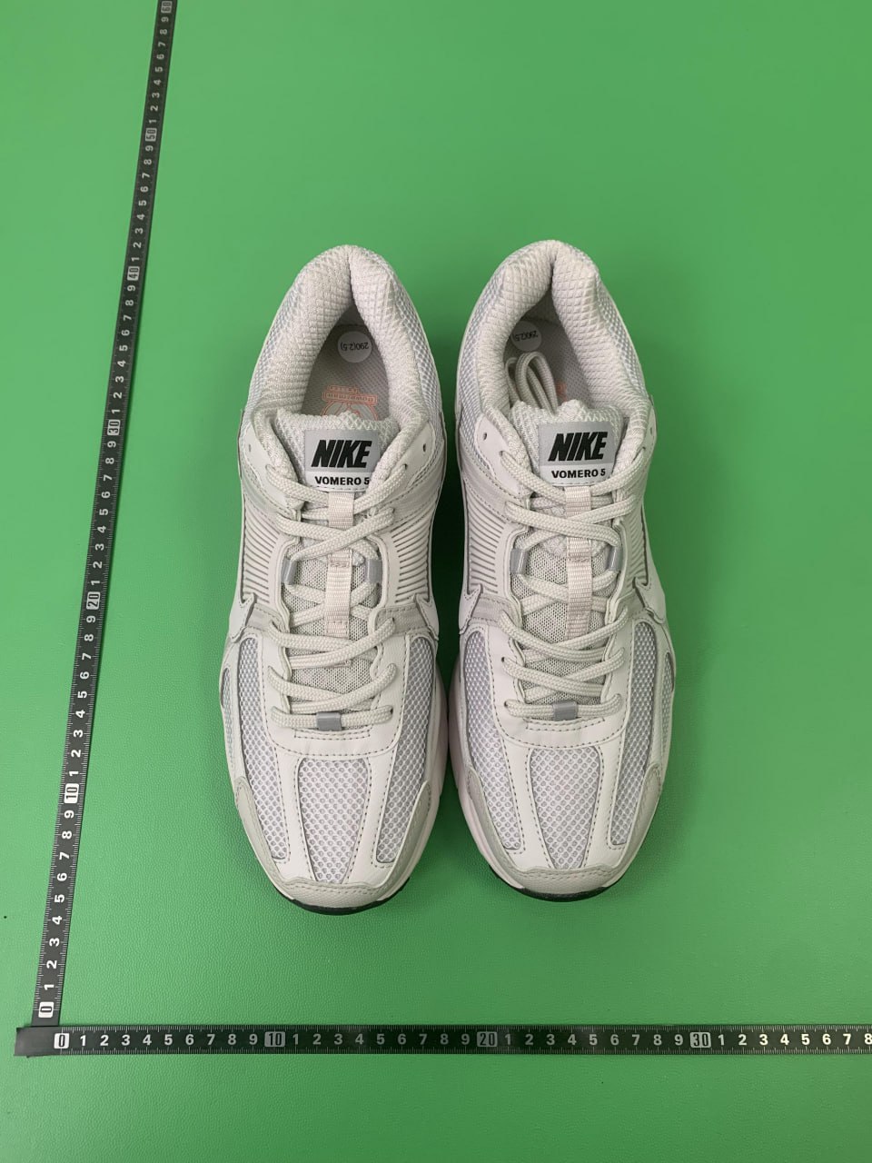 NIKE AIR ZOOM VOMERO 5 - 4
