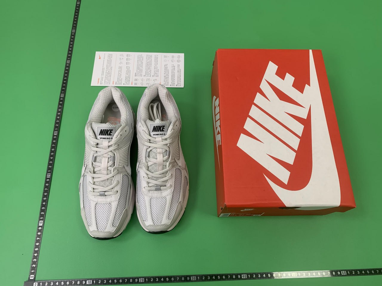NIKE AIR ZOOM VOMERO 5 - 5