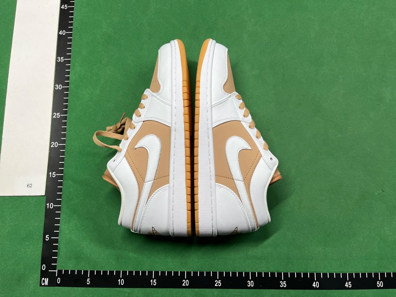  NIKE AIR JORDAN 1 - 2