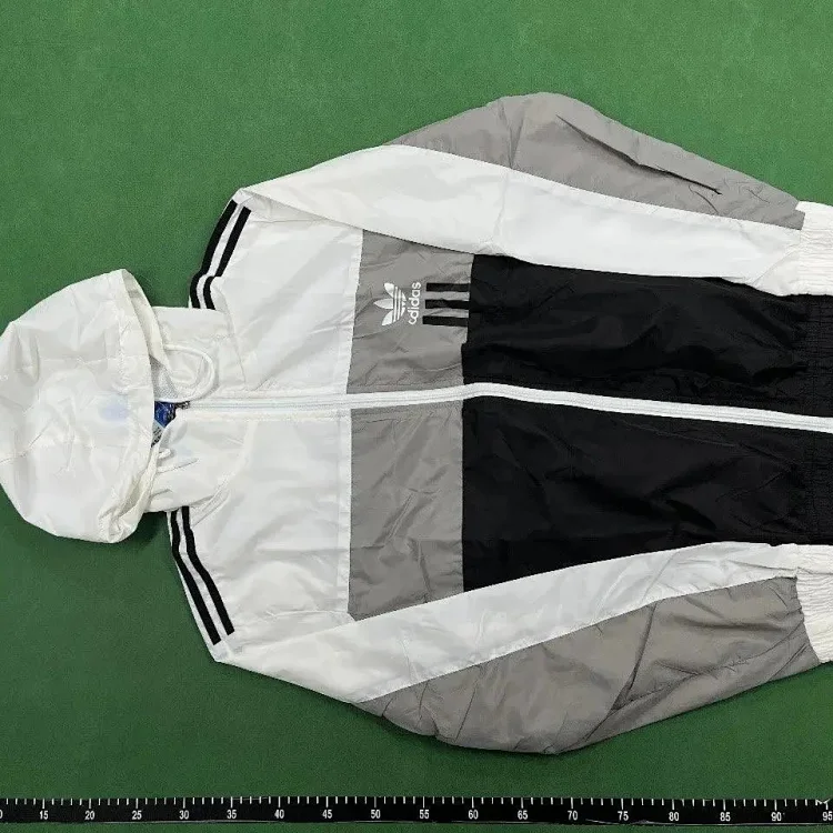  Adidas Sportswear