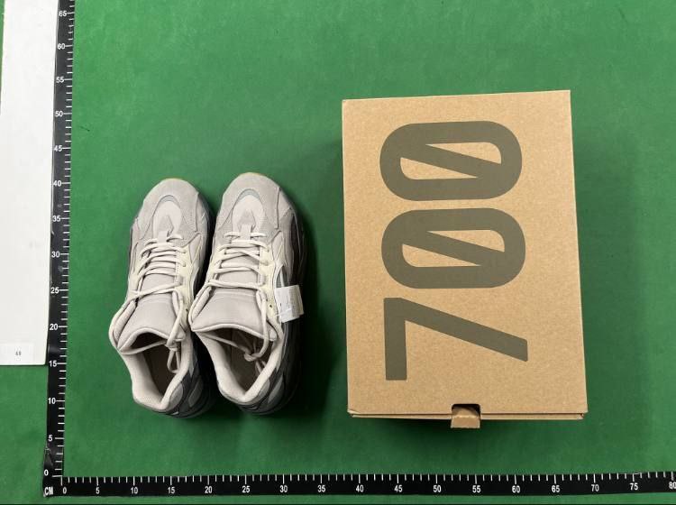 yeezy 700 - 2
