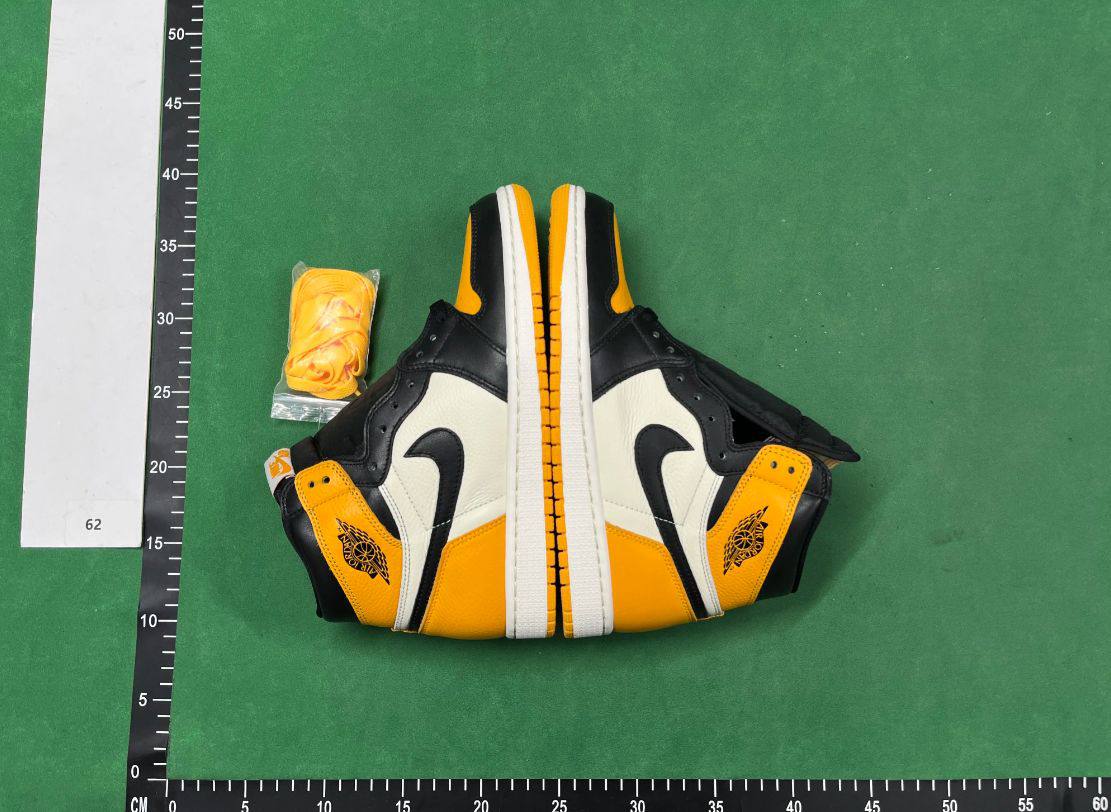 NIKE AIR JORDAN 1 - 2