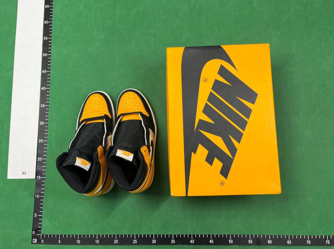 NIKE AIR JORDAN 1 - 4