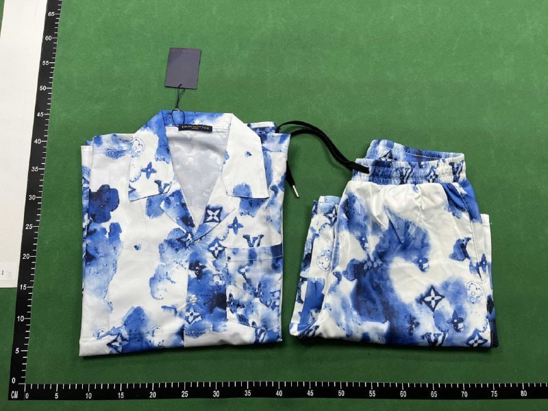 Louis Vuitton suit  (40 CP) - 2