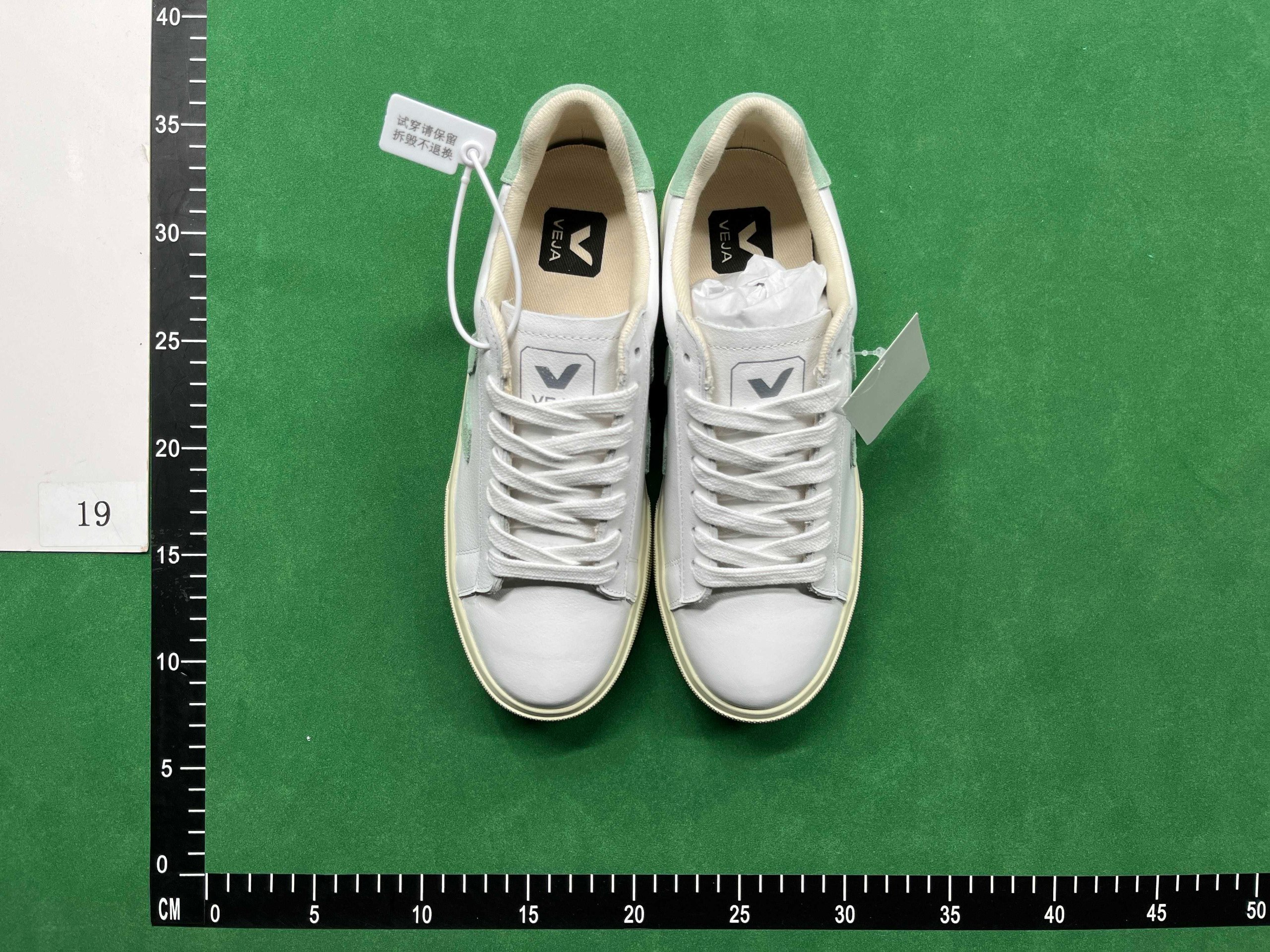 VEJA white shoes                                                                                                      - 3