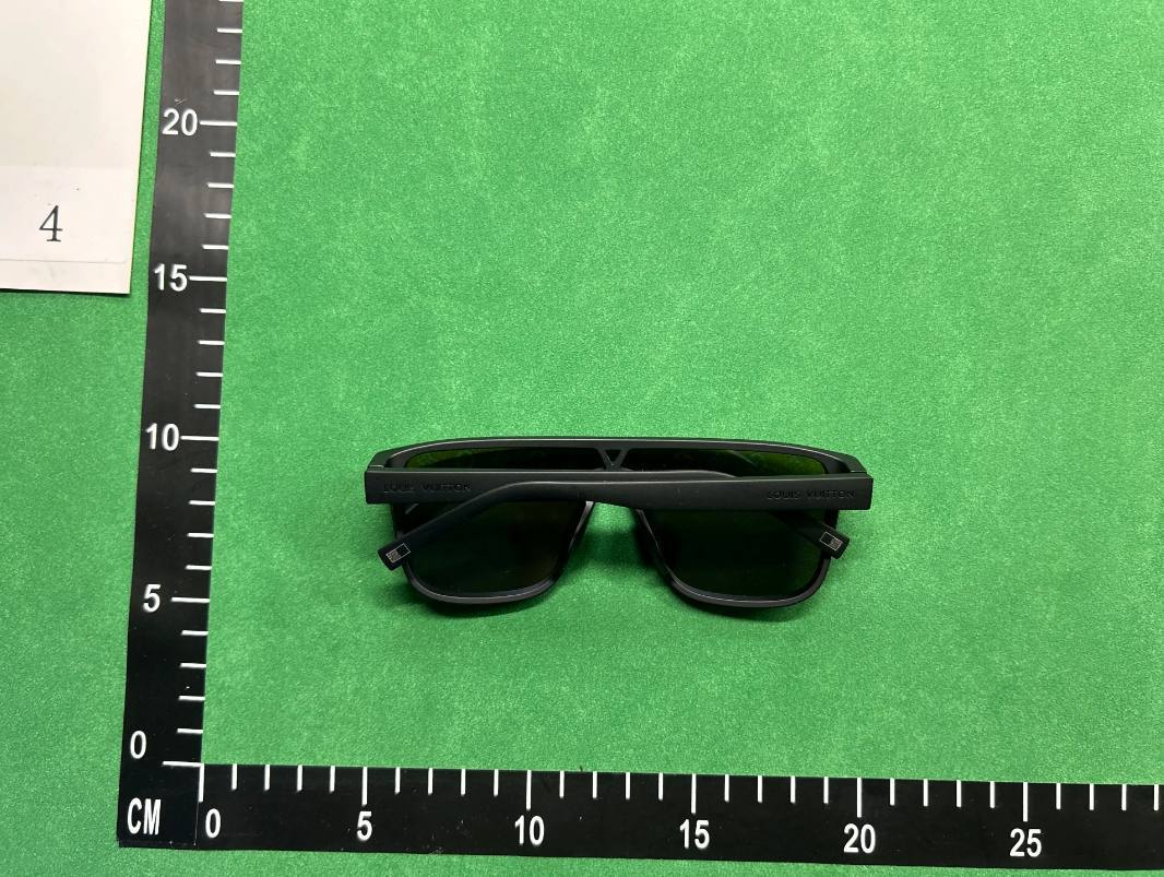  LV Louis Vuitton Sunglasses - 4