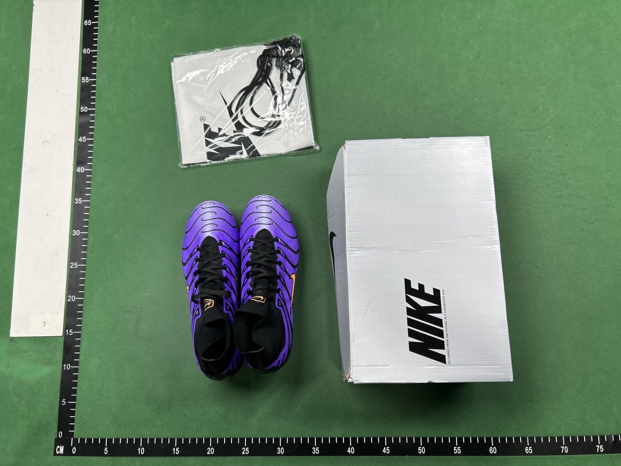 Nike soccer shoes  - 5