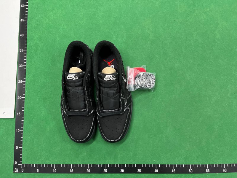 AJ1 X Travis Scott - 3