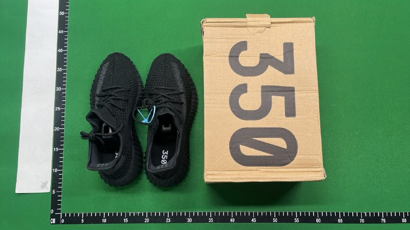 YEEZY 350 - 2