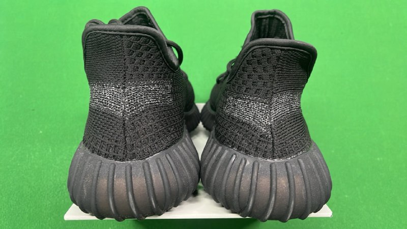 YEEZY 350 - 3