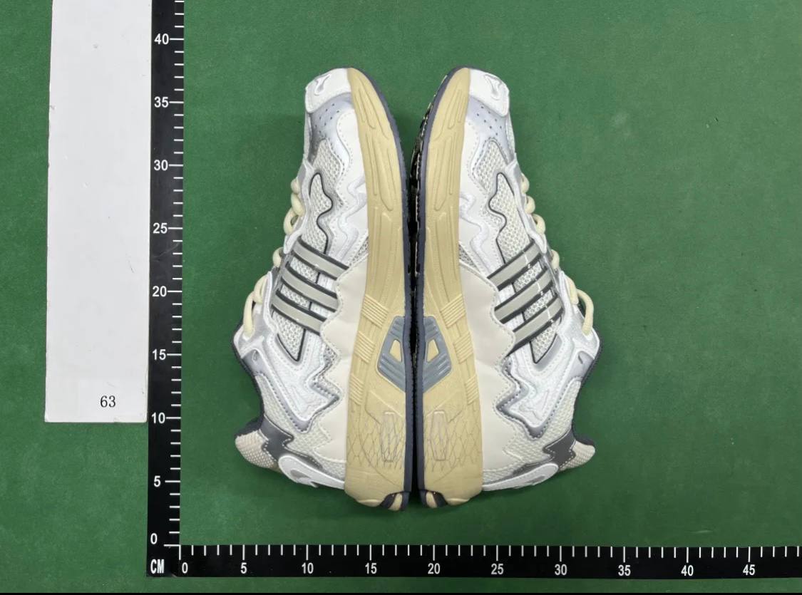  Bad Bunny x Adidas Response CL - 2