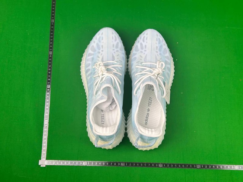 YEEZY 350 - 2