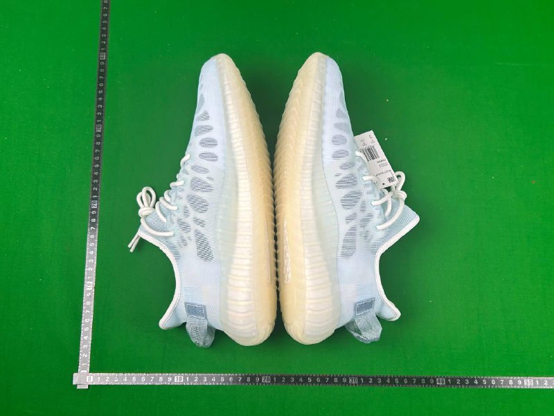 YEEZY 350 - 3