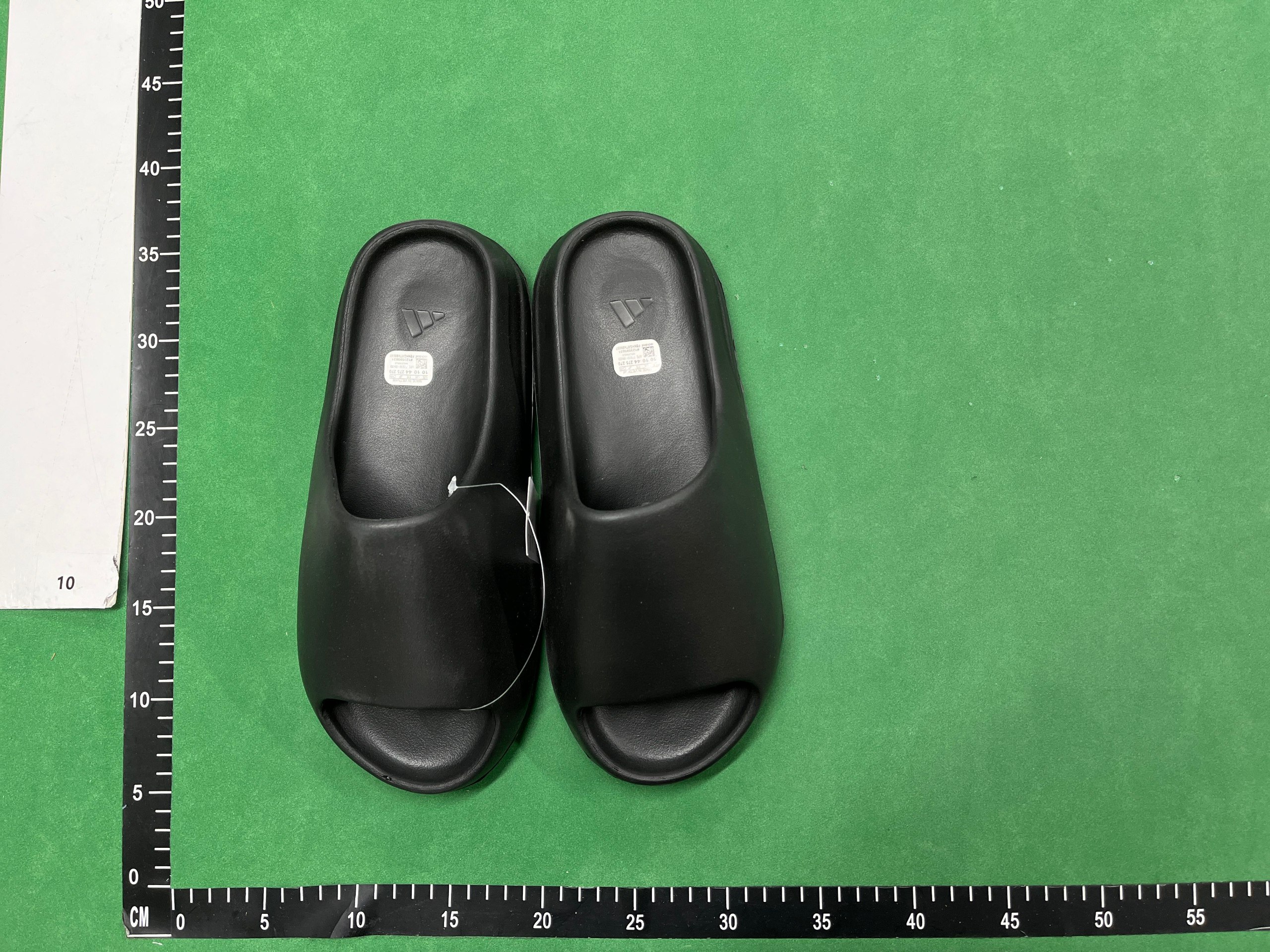 Adidas Yeezy Slide                                                                                                             - 4