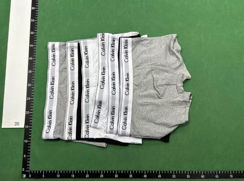  Calvin Klein - 4