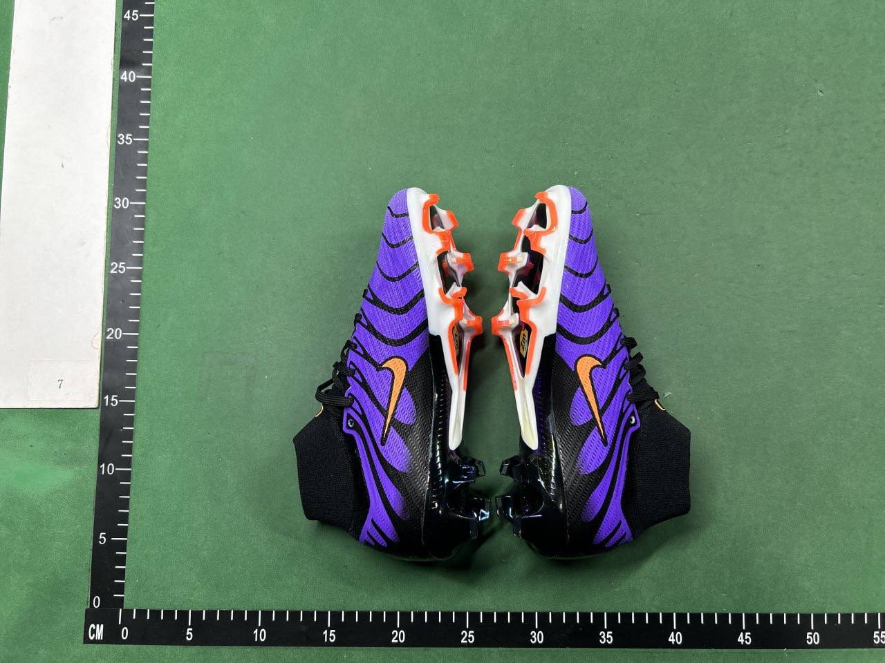 Nike soccer shoes  - 3