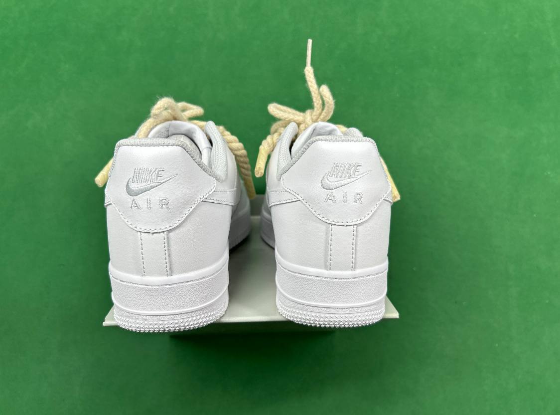 NIKE AIR FORCE 1 - 4