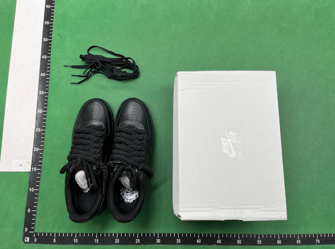 NIKE AIR FORCE 1 - 5