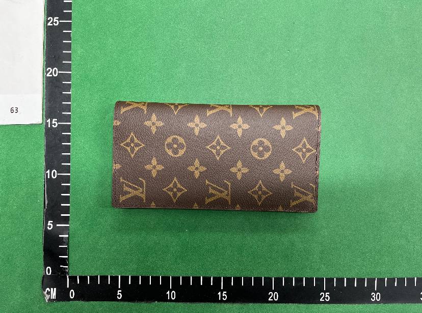 lv wallet  - 2