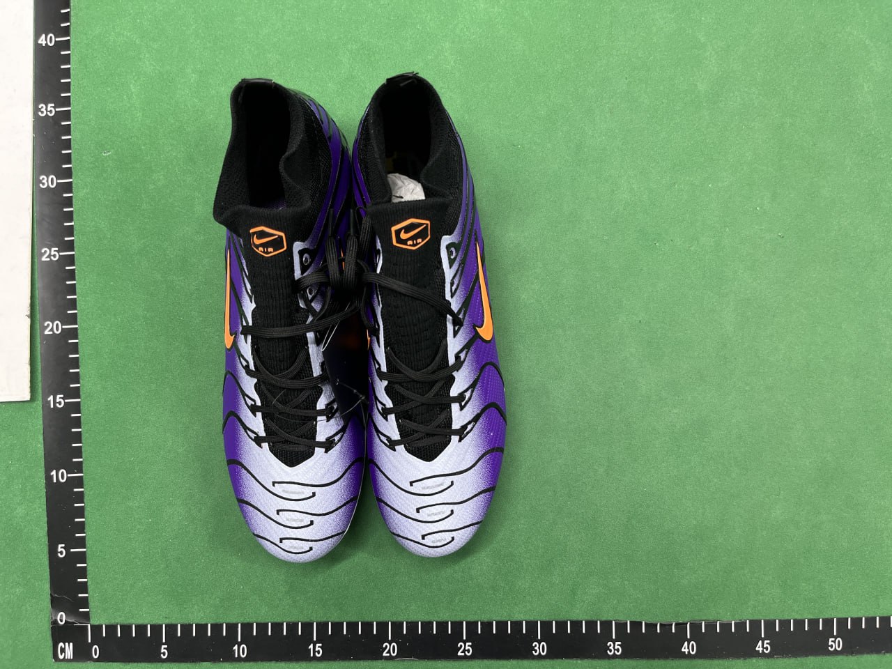 Nike soccer shoes  - 4