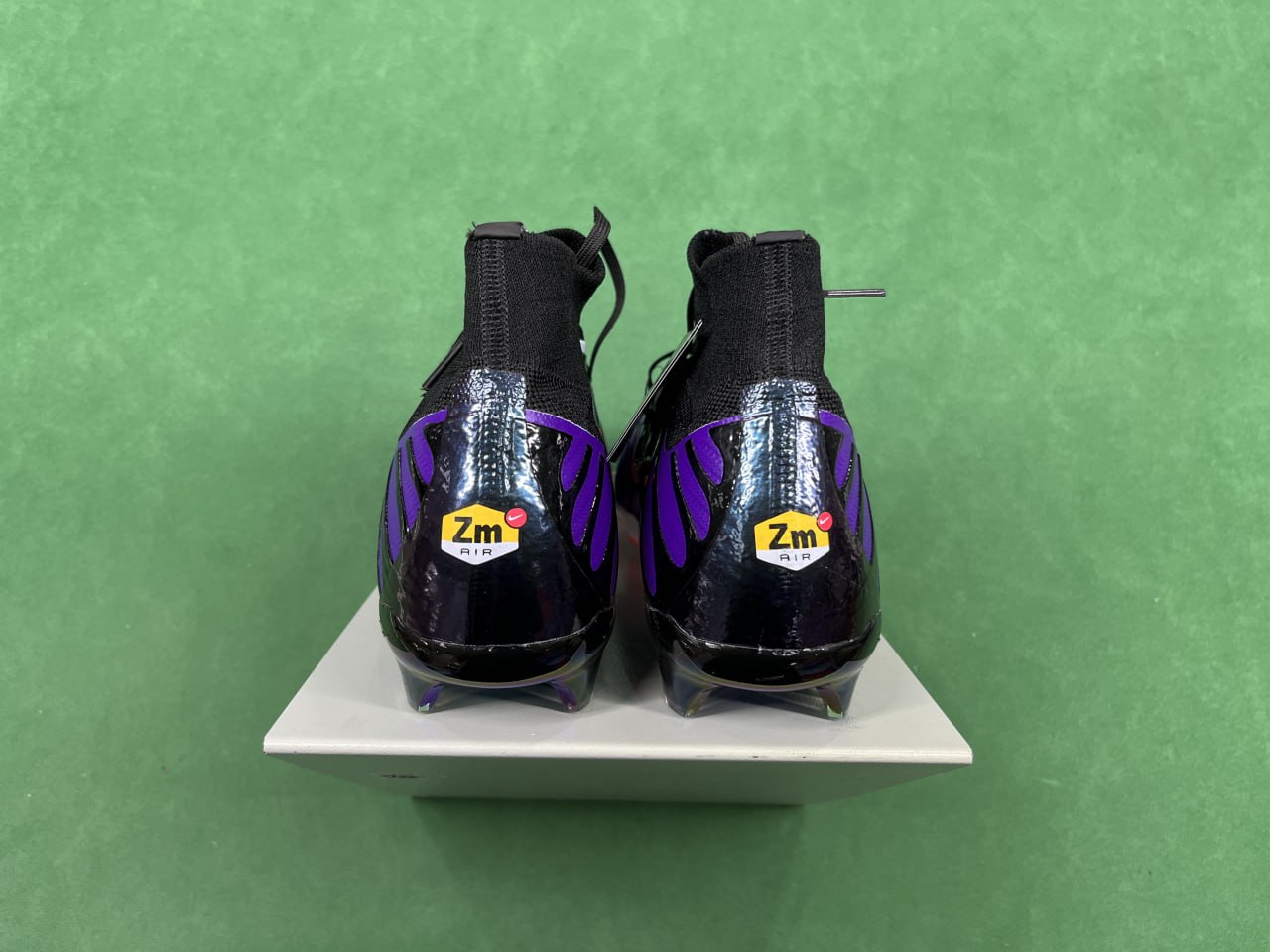 Nike soccer shoes  - 5