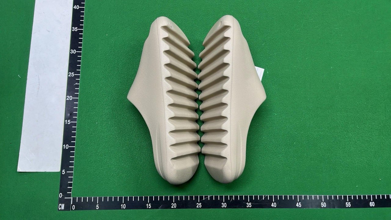    Yeezy Slippers - 4