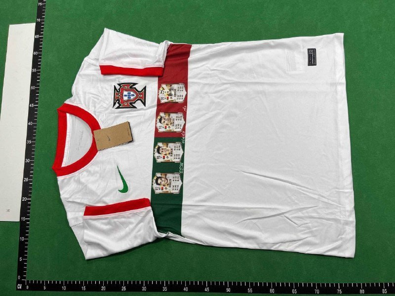 Football T-shirt  (40 CP) - 3