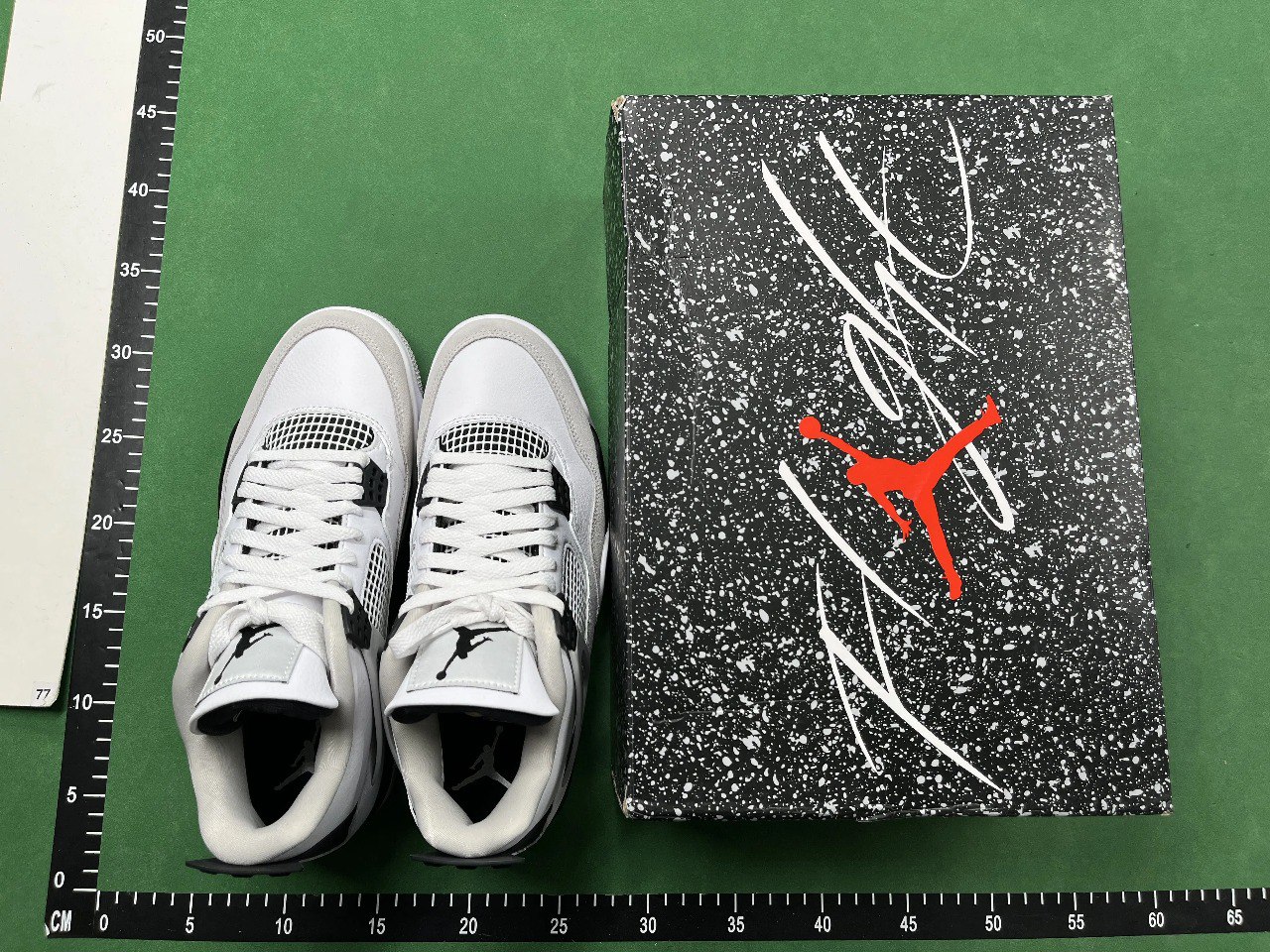  NIKE AIR Jordan 4  - 2