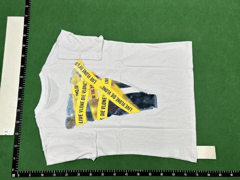 Vlone T-shirt   (40 CP)