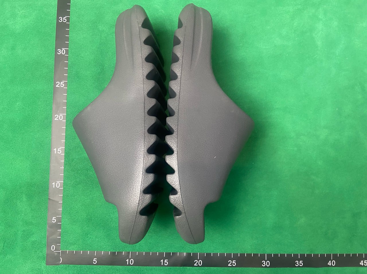 adidas originals Yeezy Slide - 4