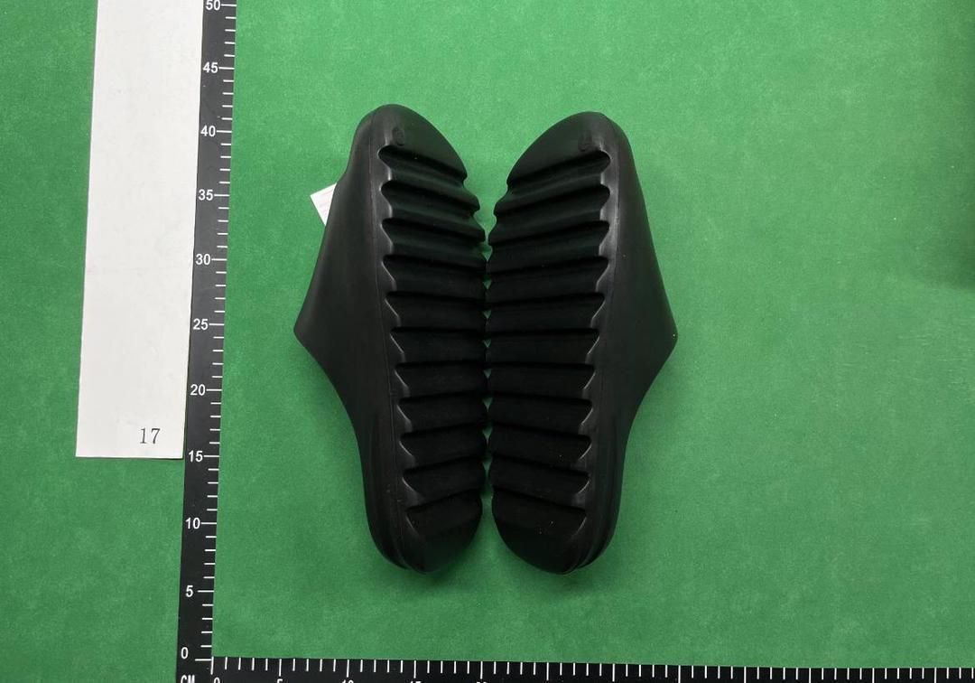  Yeezy Slides - 3