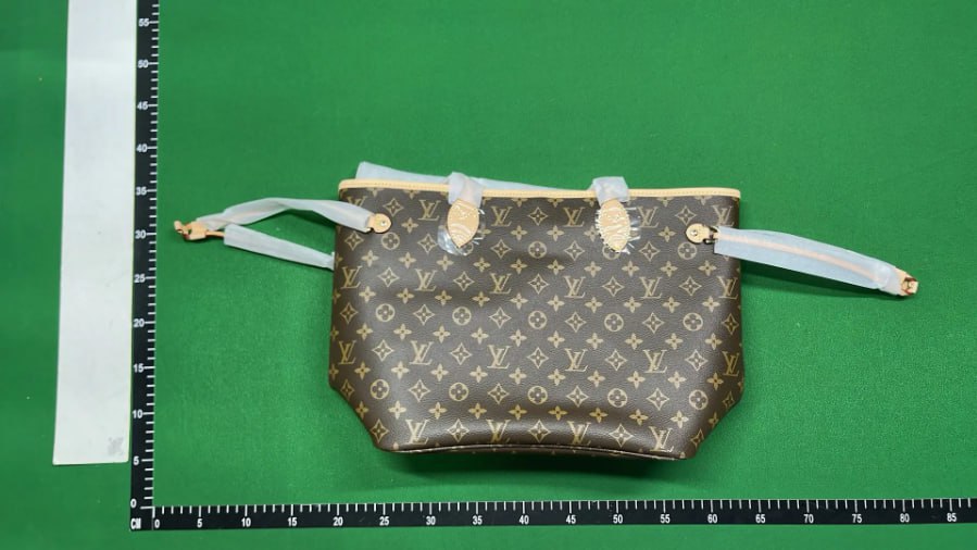  LV Louis Vuitton Handbag Bag ( 28 + styles) - 4