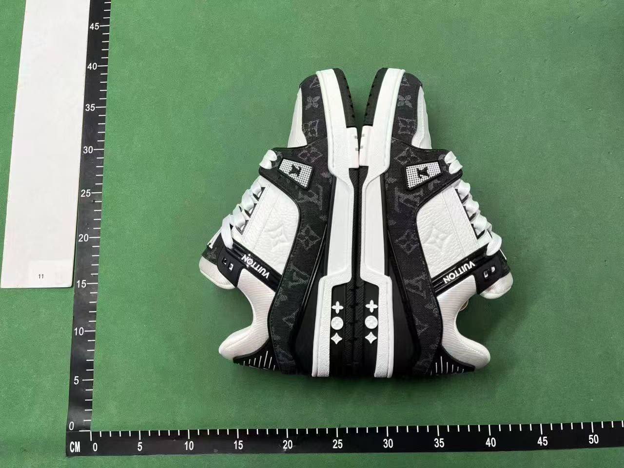 Louis Vuitton Trainer - 2