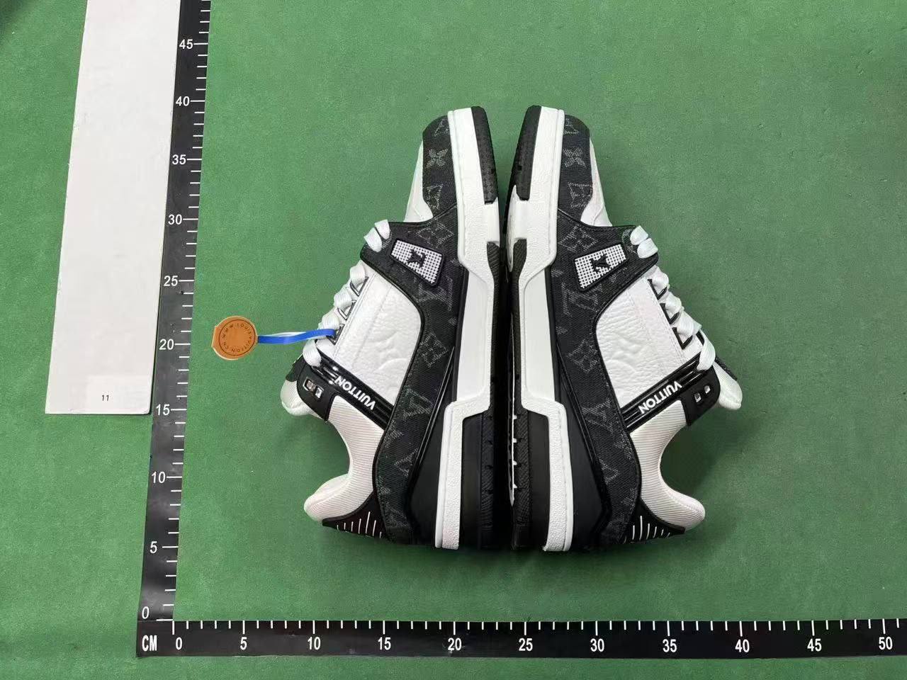 Louis Vuitton Trainer - 3