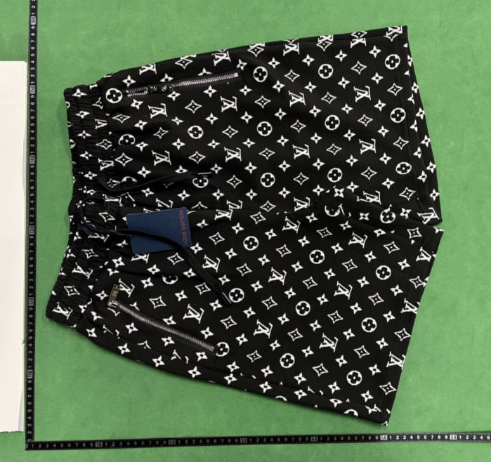 Lv Shorts (40+) - 2