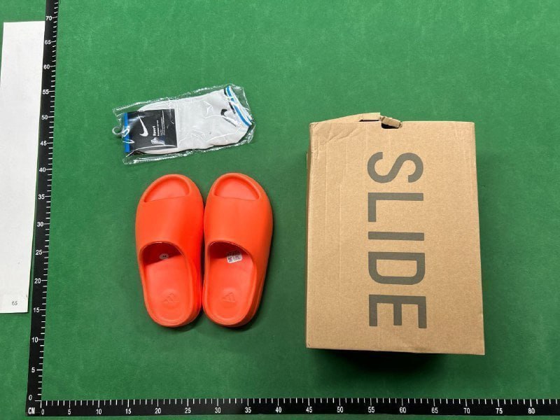 yezzy slipper - 3