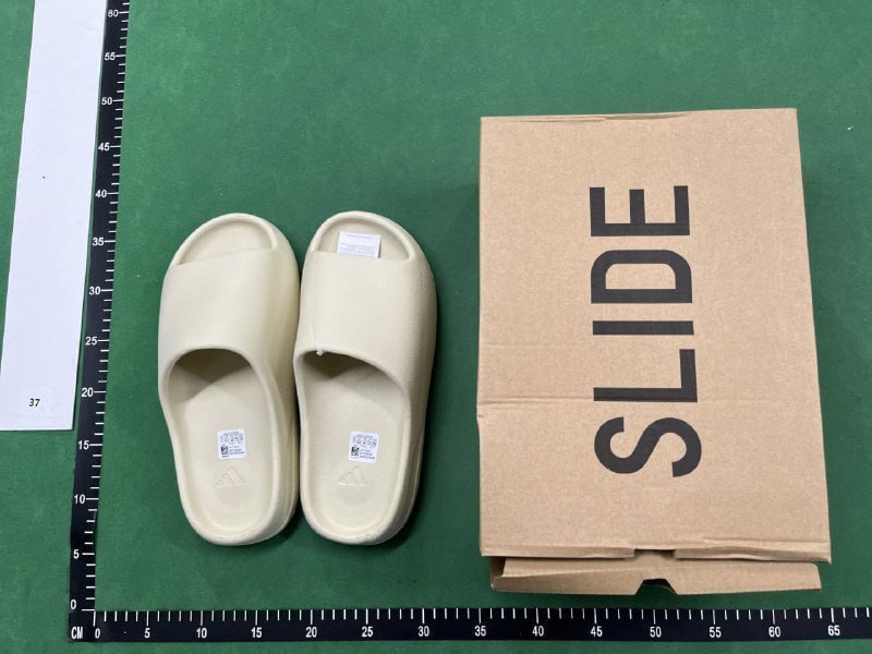 yezzy slipper - 4