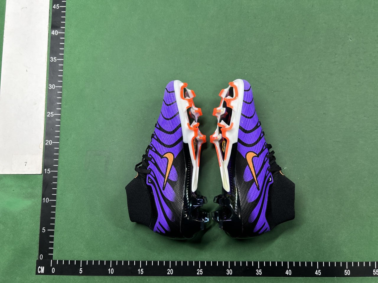 Nike soccer shoes  - 3