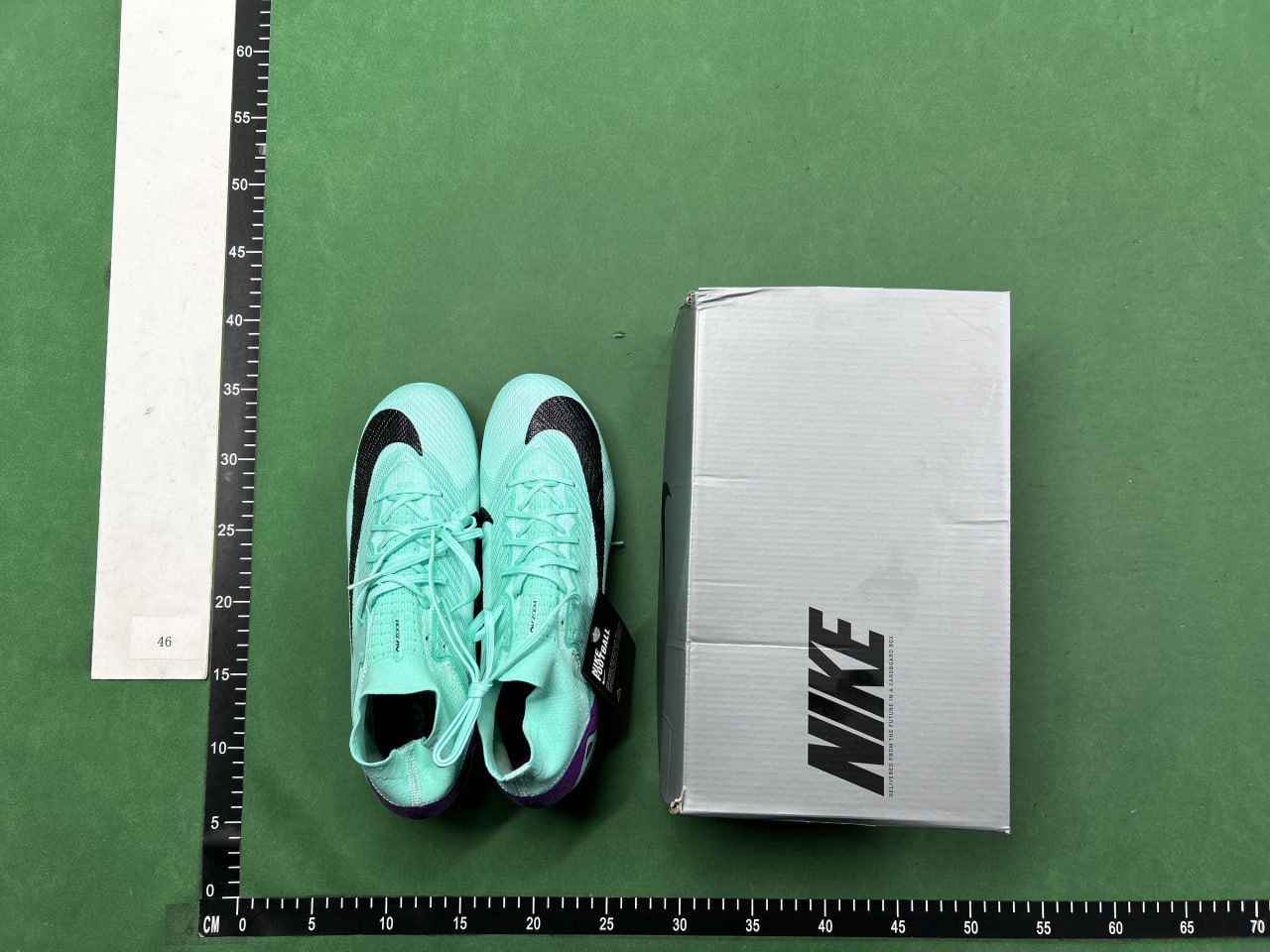 Nike soccer shoes  - 5