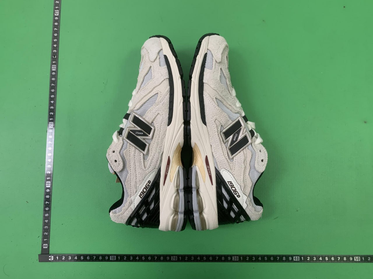  New Balance 19O6D - 5