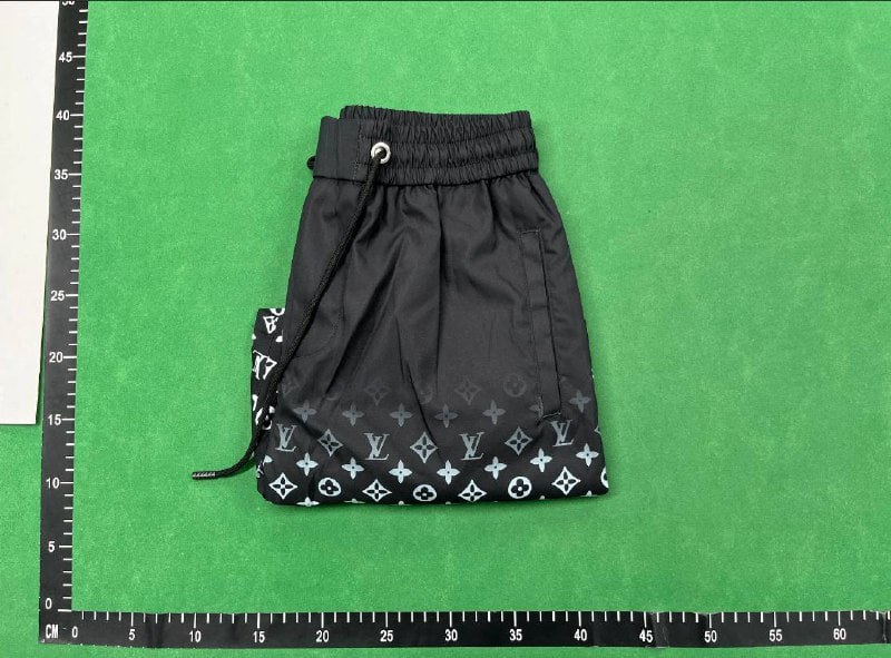  Louis Vuitton Shorts - 4