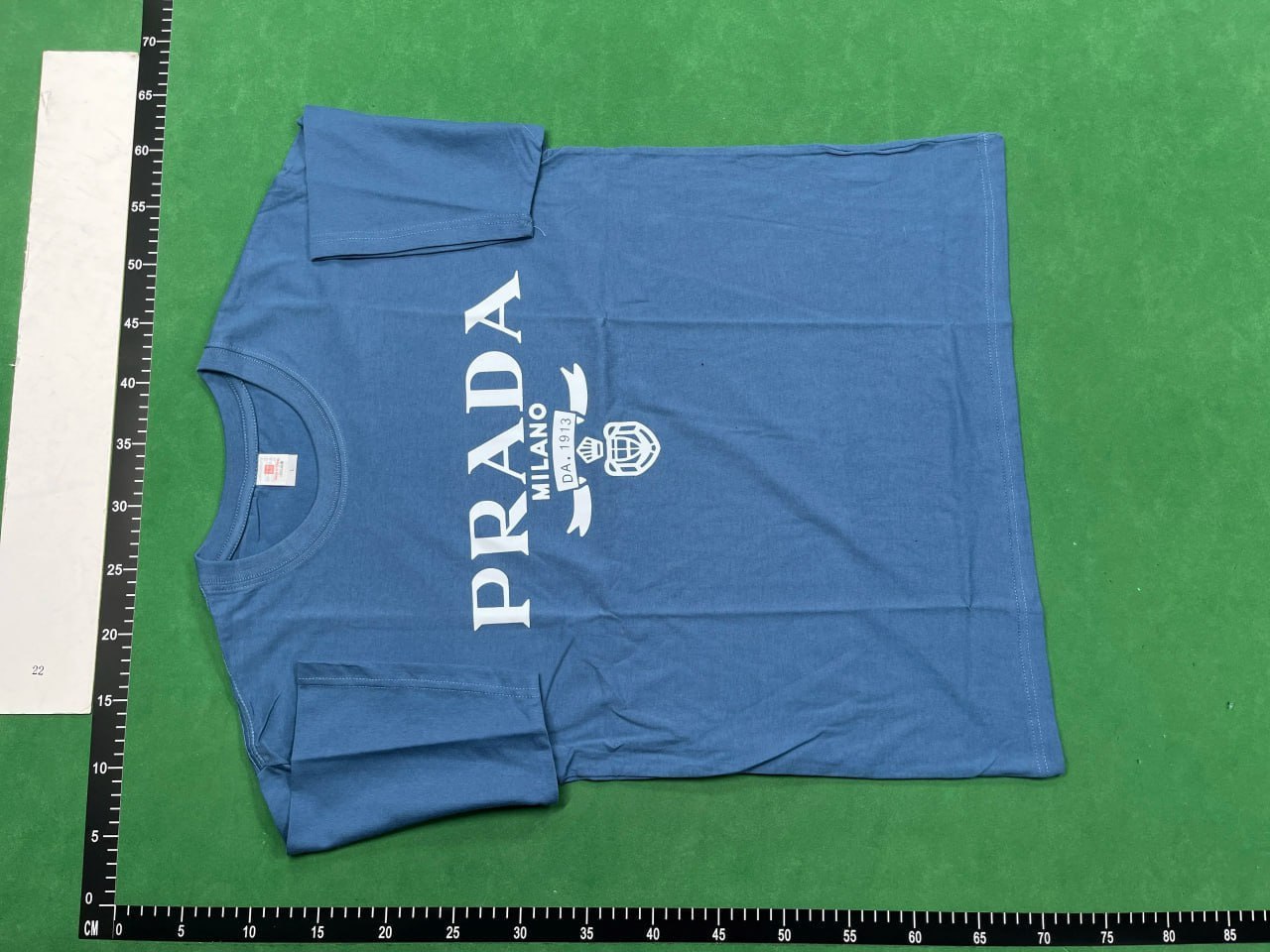 Prada tee    (40 CP) - 4