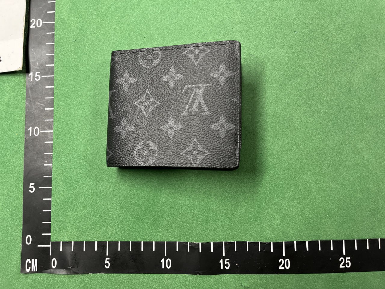 LV wallet - 2