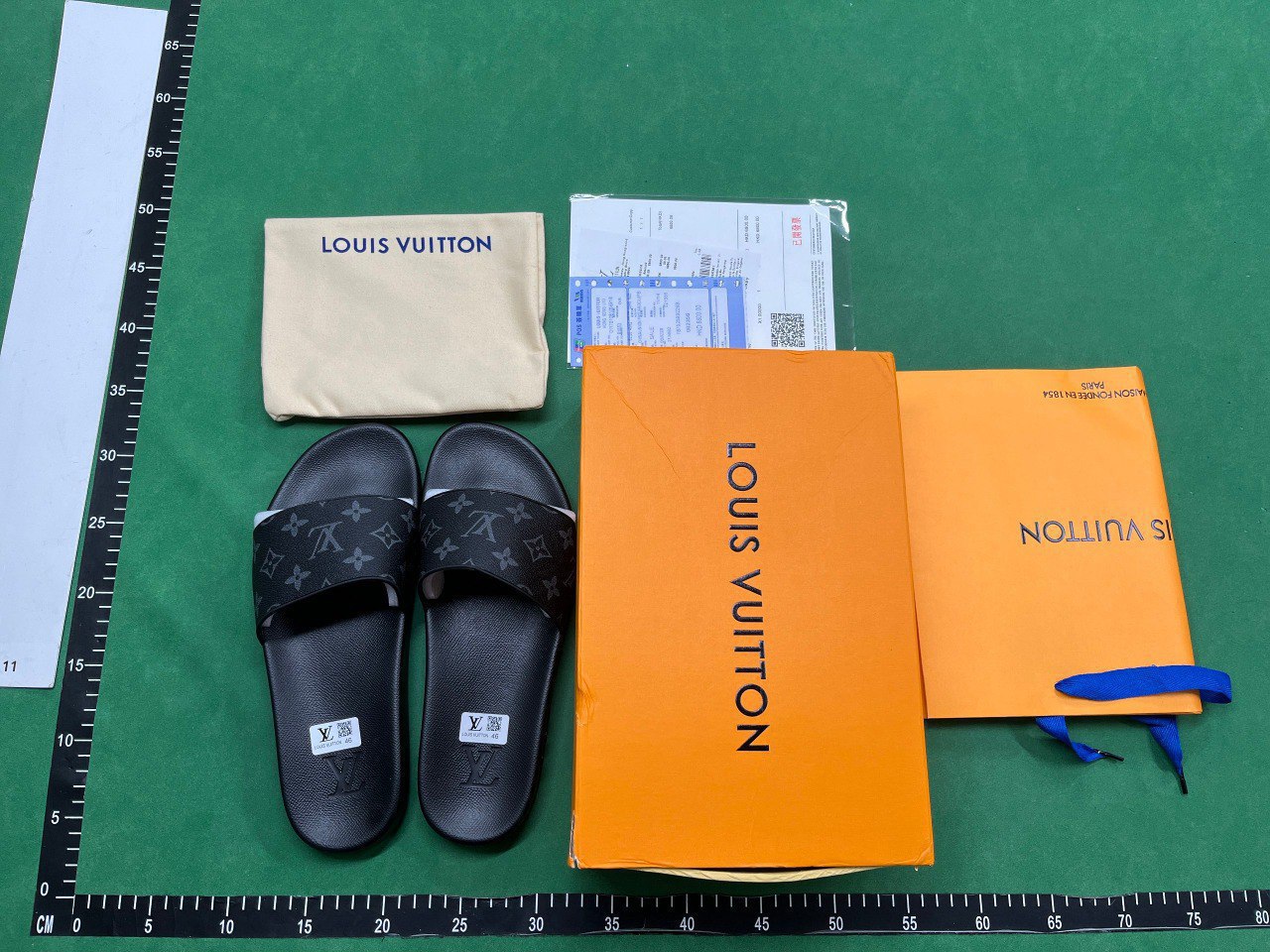  Louis Vuitton Slippers - 2