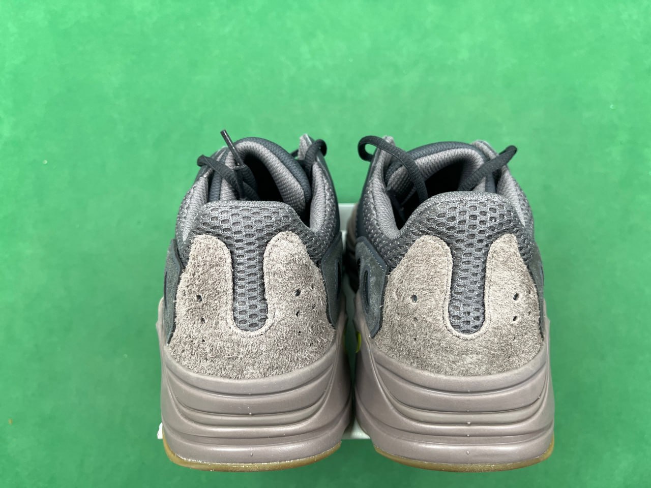 OG-YEEZY700 - 4