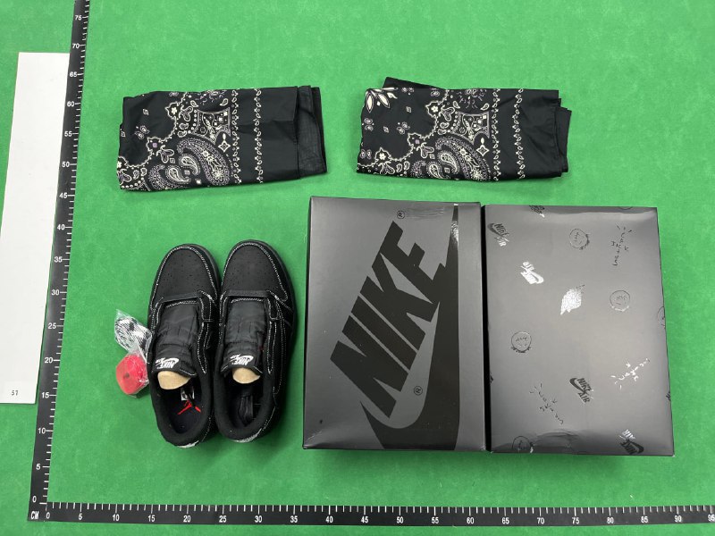 AJ1 X Travis Scott - 3