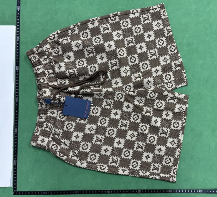 LV shorts (24+) - 4