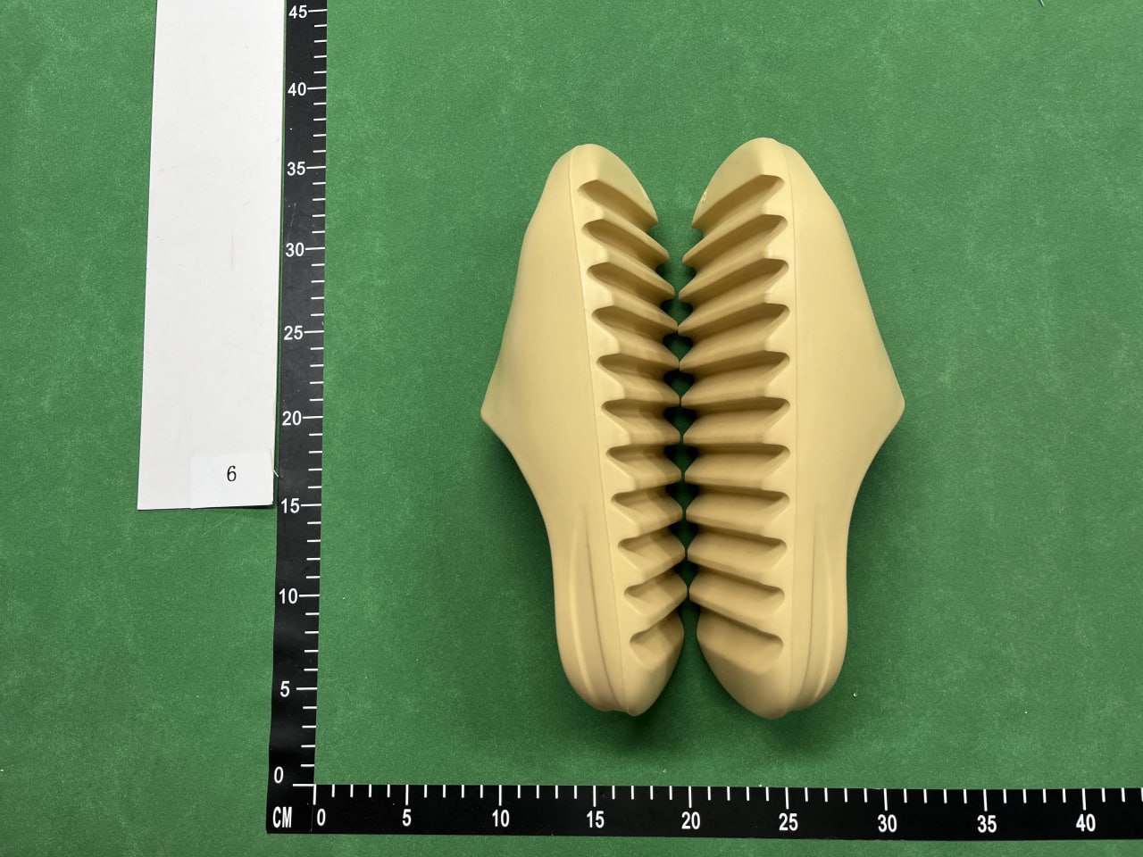  Yeezy Slide Shoes - 3