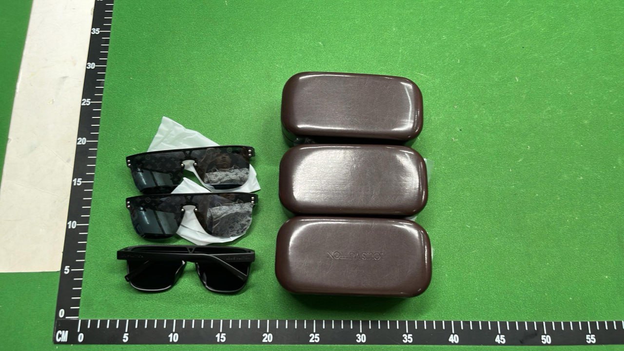  Louis Vuitton Sunglasses - 2